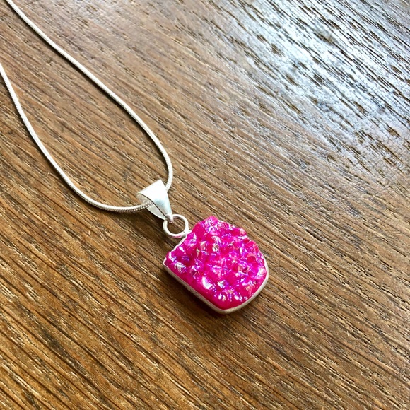 Jewelry - Pink titanium druzy stone necklace NWT